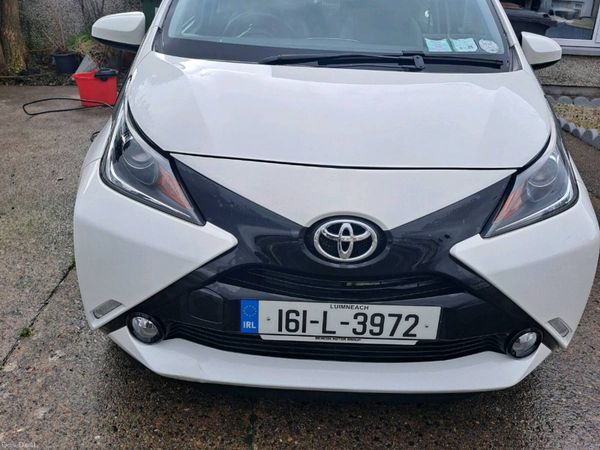 Toyota Aygo Hatchback, Petrol, 2016, White