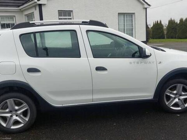 Dacia Sandero Stepway Hatchback, Diesel, 2015, White