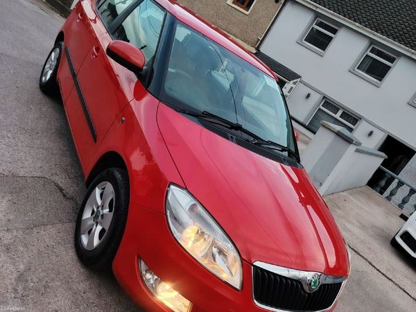 Skoda Fabia Hatchback, Petrol, 2011, Red