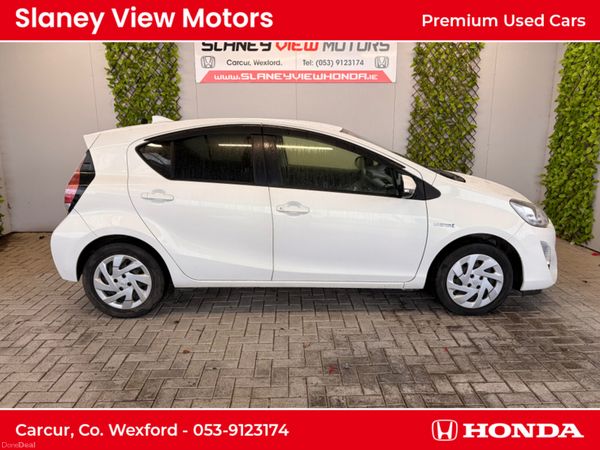 Toyota Aqua Hatchback, Petrol Hybrid, 2016, White