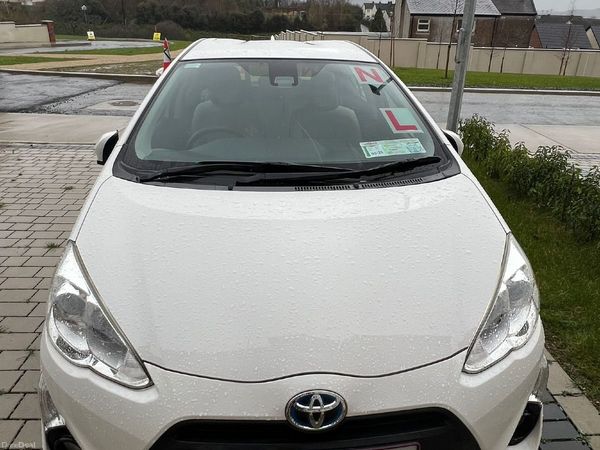 Toyota Aqua Hatchback, Petrol Hybrid, 2017, White