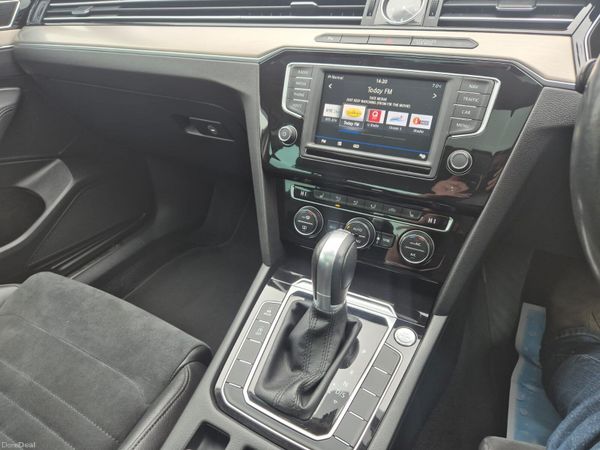Volkswagen Passat Saloon, Diesel, 2017, White