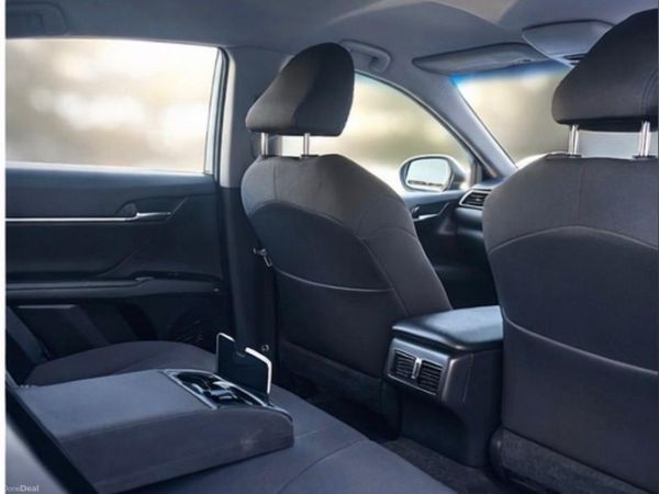 Toyota Camry Saloon, Petrol Hybrid, 2018, White