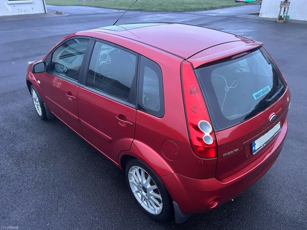 Ford Fiesta Hatchback, Petrol, 2007, Red