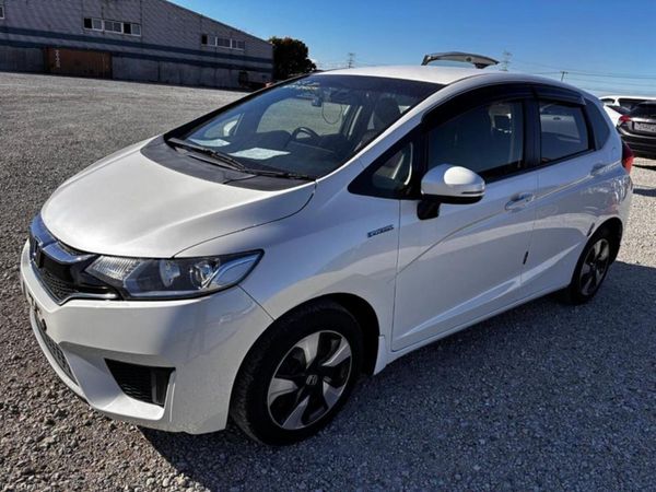 Honda Fit Hatchback, Petrol Hybrid, 2016, White
