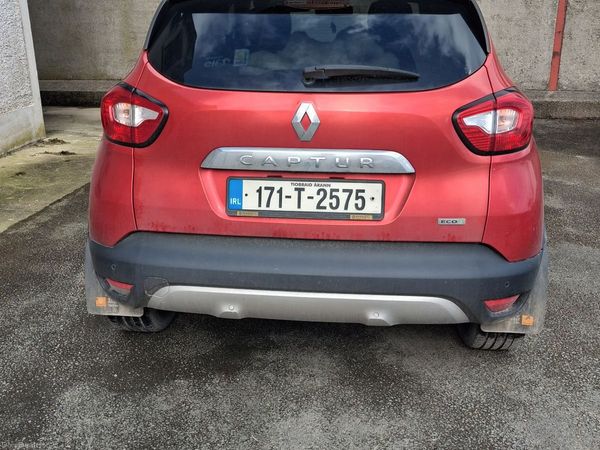Renault Captur Hatchback, Diesel, 2017, Red