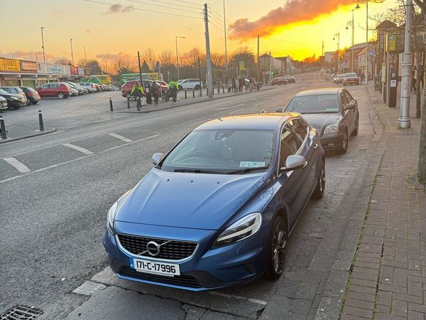 Volvo V40 Hatchback, Diesel, 2017, Blue