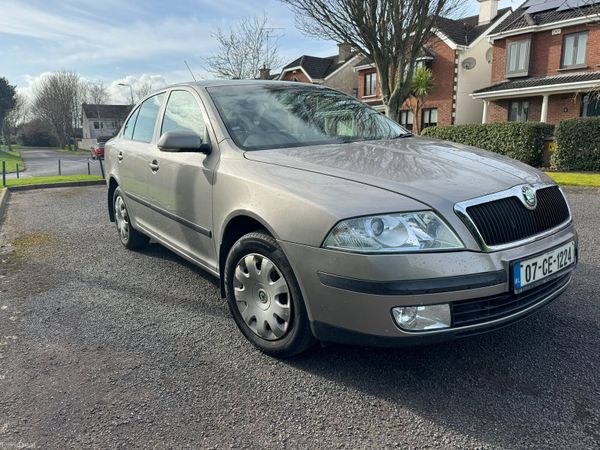 Skoda Octavia Hatchback, Petrol, 2007, Beige