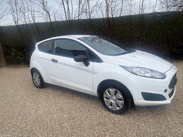 Ford Fiesta Hatchback, Petrol, 2016, White