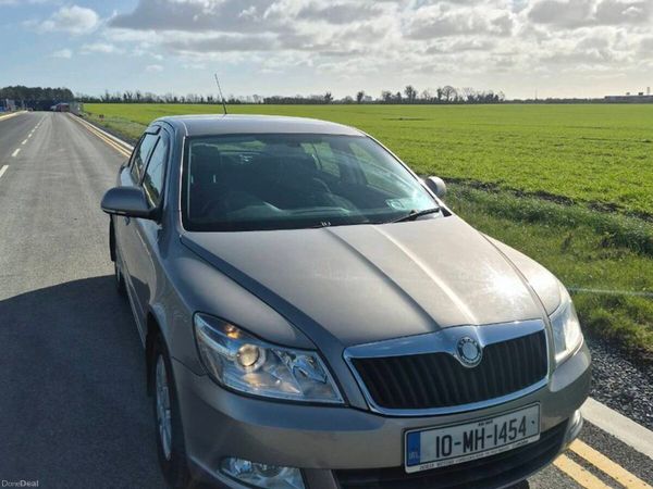 Skoda Octavia Hatchback, Diesel, 2010, Beige