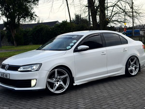 Volkswagen Jetta Saloon, Diesel, 2014, White