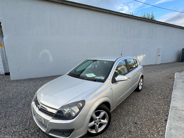 Opel Astra Hatchback, Petrol, 2005, Silver
