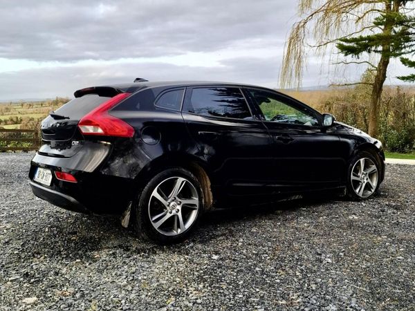 Volvo V40 Hatchback, Diesel, 2018, Black