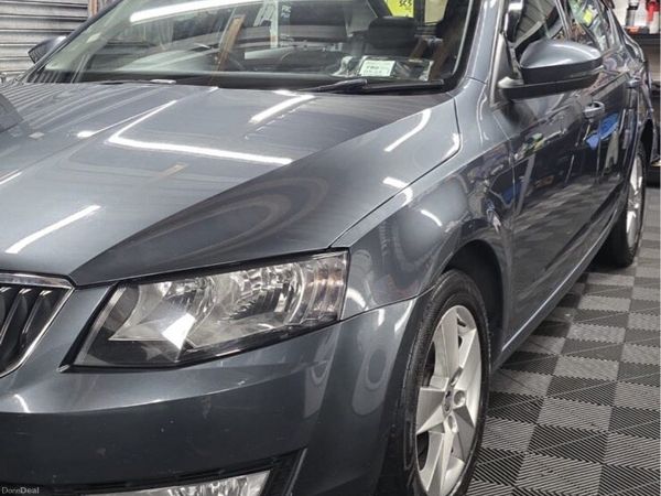 Skoda Octavia Saloon, Diesel, 2017, Grey
