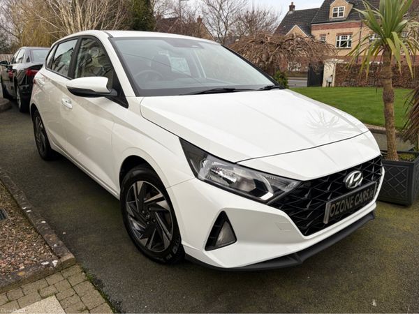 Hyundai i20 Hatchback, Petrol Hybrid, 2022, White