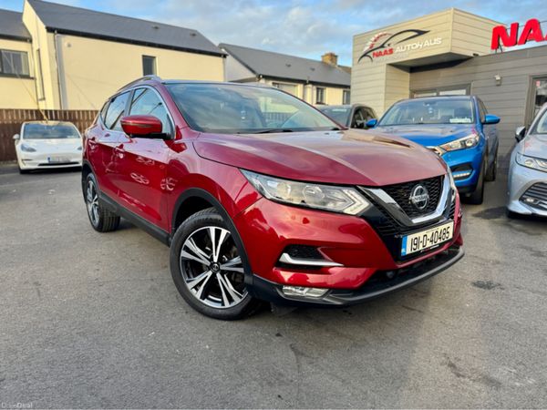 Nissan Qashqai MPV, Petrol, 2019, Red
