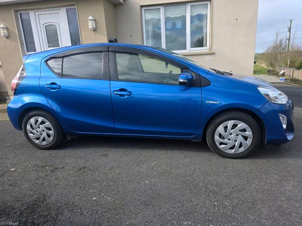 Toyota Aqua Hatchback, Petrol Hybrid, 2016, Blue