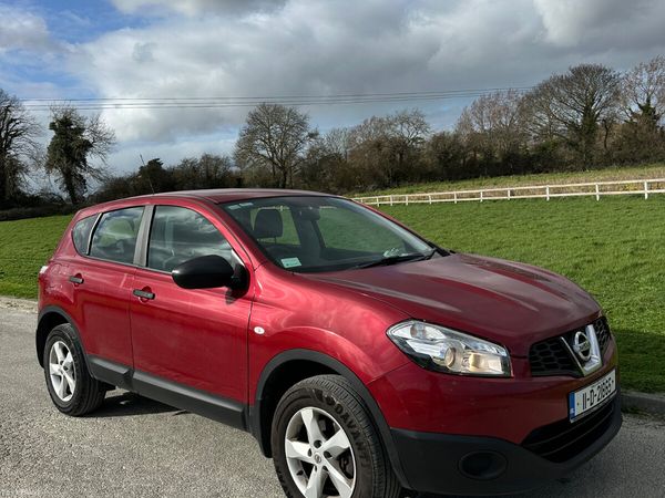 Nissan Qashqai Hatchback, Petrol, 2011, Red
