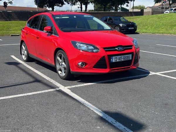 Ford Focus Hatchback, Petrol, 2012, Red