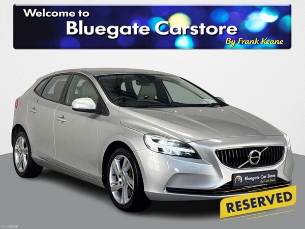 Volvo V40 Hatchback, Diesel, 2018, Grey