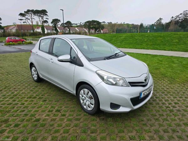 Toyota Yaris Hatchback, Petrol, 2014, Silver