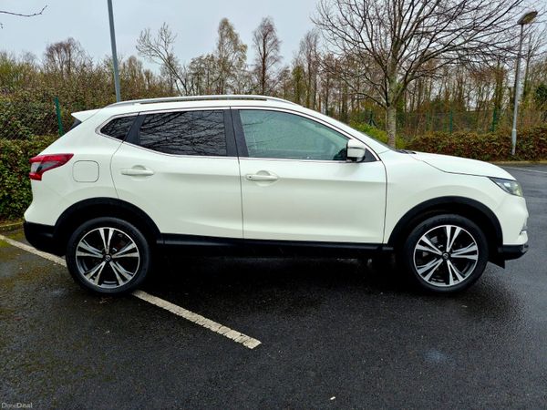 Nissan Qashqai Hatchback, Diesel, 2018, White