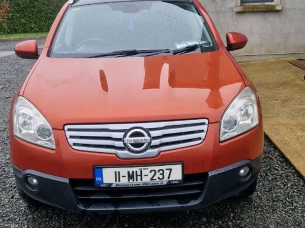 Nissan Qashqai+2 Hatchback, Diesel, 2011, Red