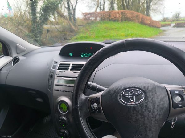 Toyota Yaris Hatchback, Petrol, 2010, Red