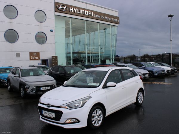 Hyundai i20 Hatchback, Petrol, 2017, White