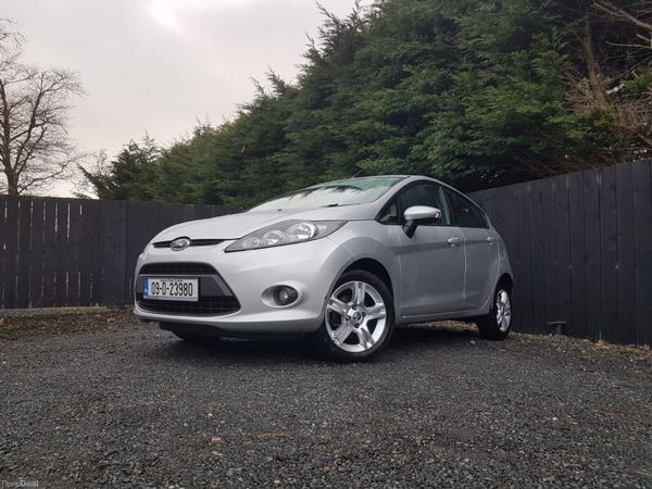 Ford Fiesta Hatchback, Petrol, 2009, Silver