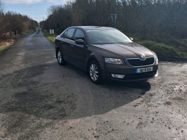 Skoda Octavia Saloon, Diesel, 2016, Brown
