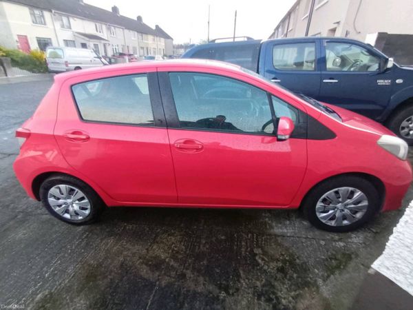 Toyota Yaris Hatchback, Petrol, 2012, Red