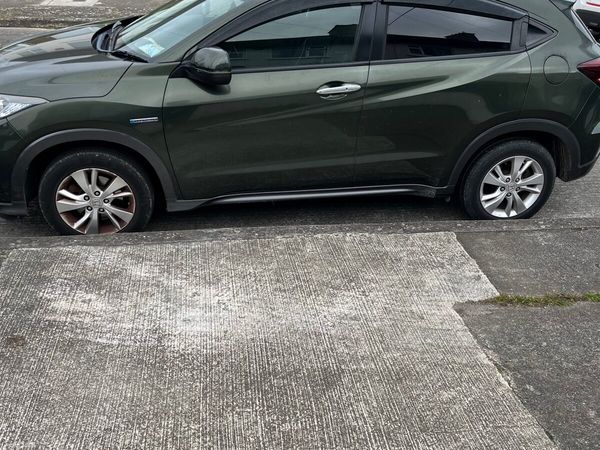Honda Vezel MPV, Petrol Hybrid, 2014, Green