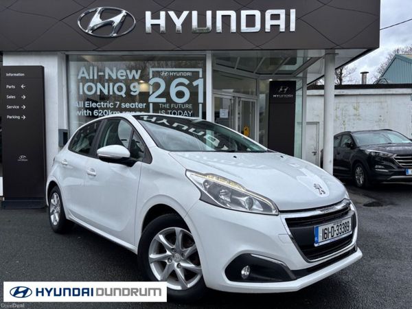 Peugeot 208 Hatchback, Petrol, 2016, White