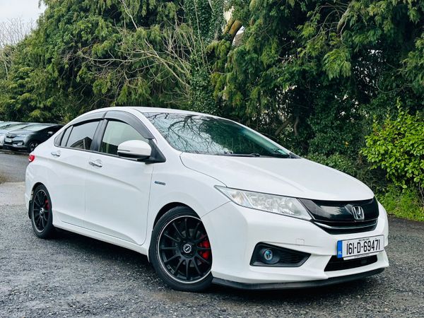 Honda Grace Saloon, Petrol Hybrid, 2016, White
