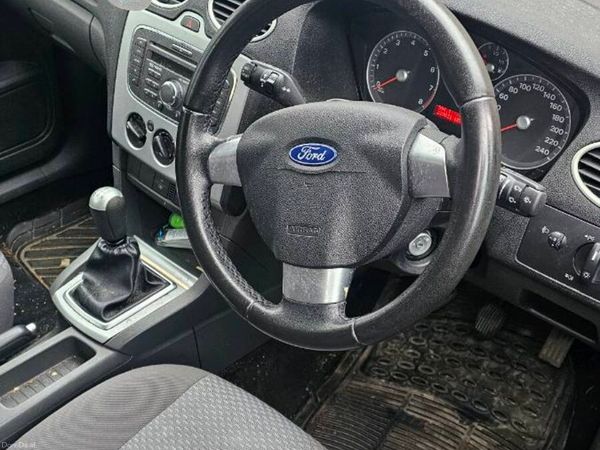 Ford Focus Hatchback, Petrol, 2007, Red