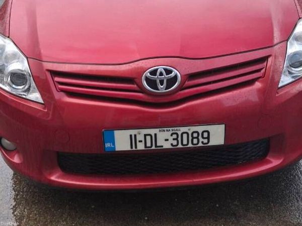 Toyota Auris Hatchback, Petrol, 2011, Red