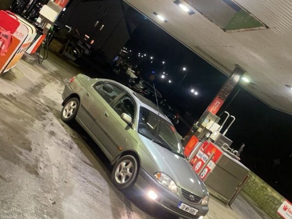 Toyota Avensis Saloon, Petrol, 2001, Green