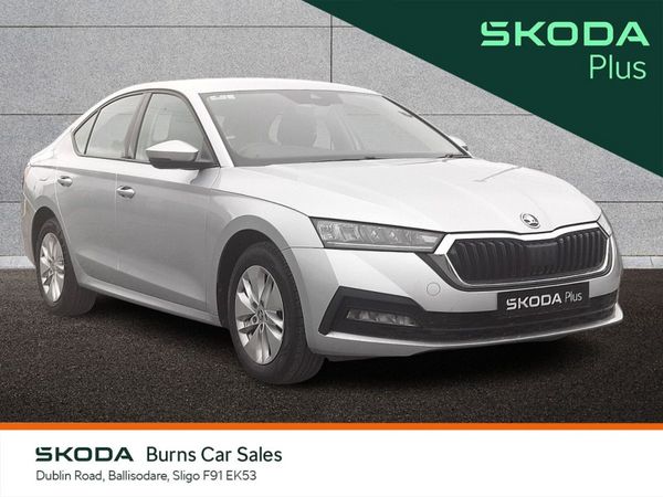 Skoda Octavia Hatchback, Petrol, 2023, Silver
