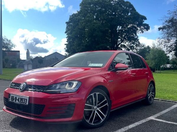 Volkswagen Golf Hatchback, Diesel, 2015, Red