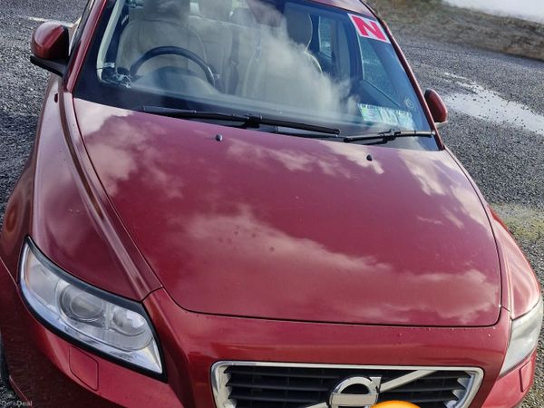 Volvo S40 Saloon, Diesel, 2011, Red