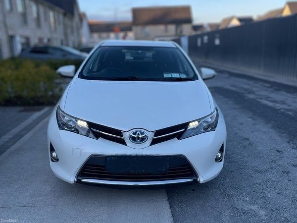 Toyota Auris Hatchback, Petrol Hybrid, 2014, White
