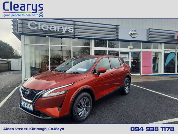 Nissan Qashqai MPV, Petrol, 2023, Red