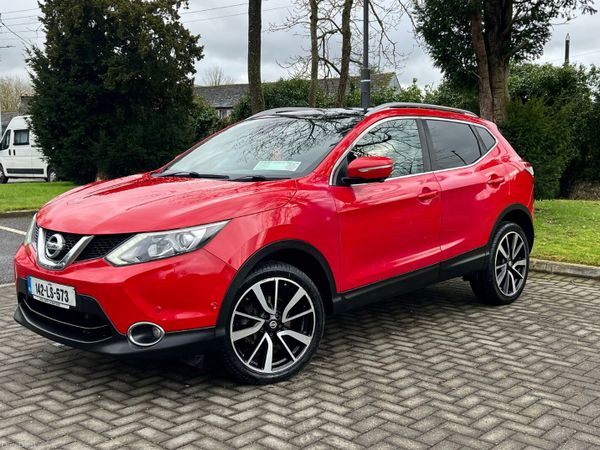 Nissan Qashqai Hatchback, Diesel, 2014, Red