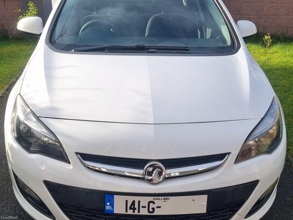 Vauxhall Astra Hatchback, Diesel, 2014, White