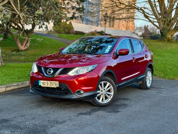 Nissan Qashqai Hatchback, Diesel, 2014, Red