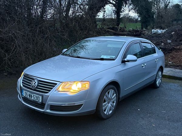 Volkswagen Passat Saloon, Petrol, 2005, Silver