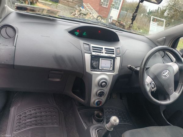 Toyota Yaris Hatchback, Diesel, 2009, Grey