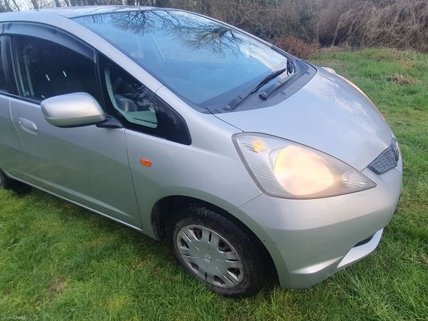 Honda Fit Hatchback, Petrol, 2010, Silver