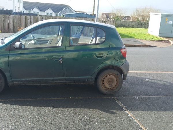 Toyota Yaris Hatchback, Petrol, 2000, Green